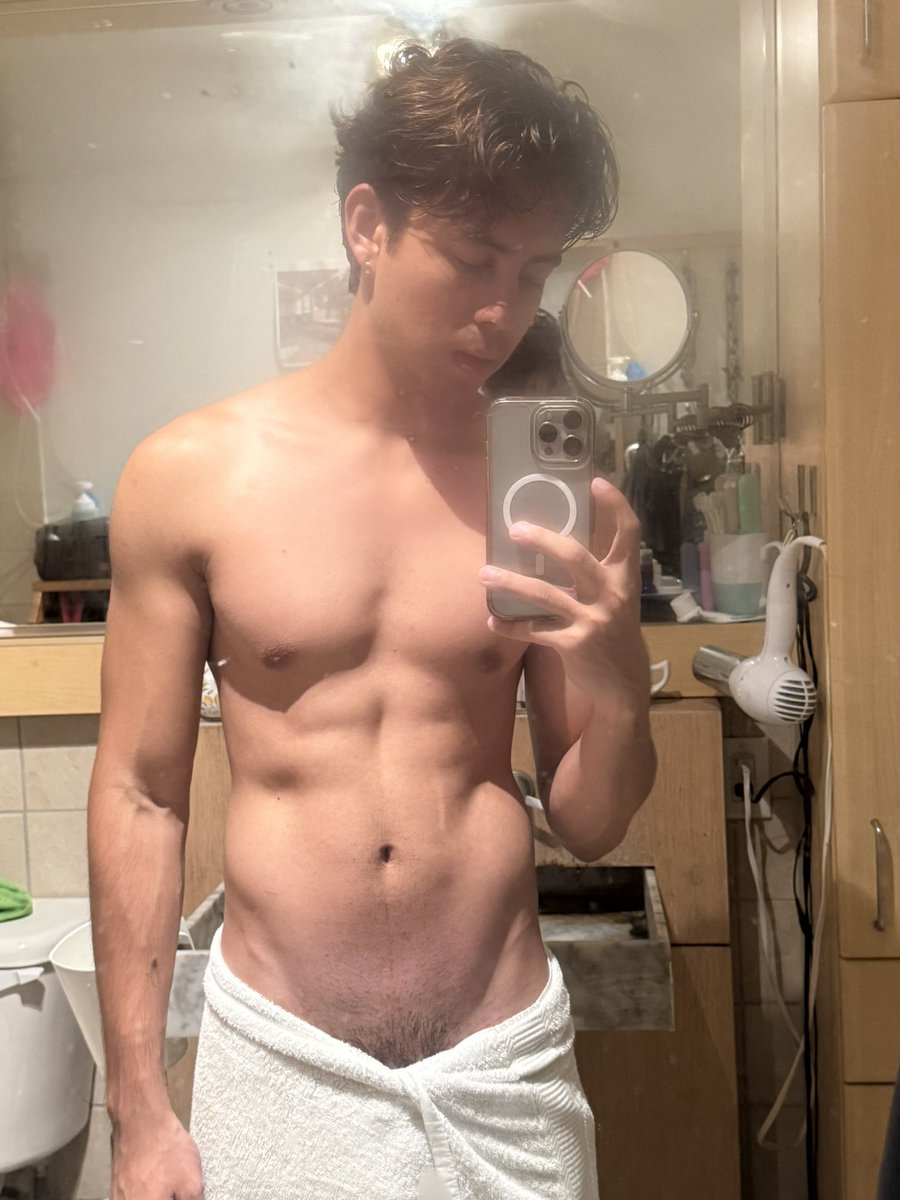 hotethann's tweet photo. Quick shower https://t.co/veiypw88KO