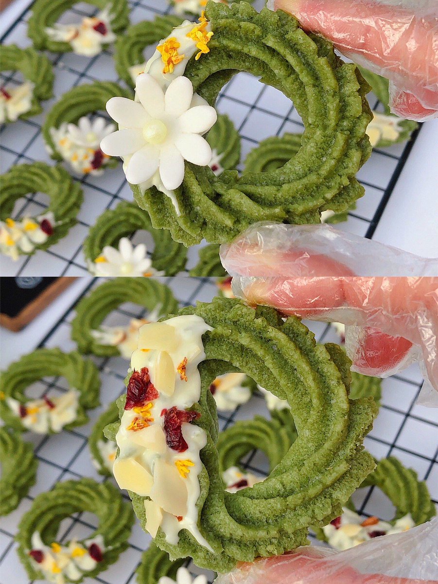 IMartha57467's tweet photo. Just found the most crispy matcha cookies and I’m already mentally passing them around! Who wants a bite ， https://t.co/YAEza2BTL3