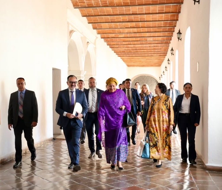 OCHOA_MX_UN's tweet photo. Conversamos con @AminaJMohammed, Vicesecretaria General de la @ONU_es, @annemarie_hou, Dir. Ejecutiva de @UN_Partnerships, y @AllegraBaiocchi, Coordinadora Residente en México, sobre los desafíos para cumplir la #Agenda2030 de desarrollo sostenible.

En un contexto de crisis geopolítica y financiera, respaldamos las iniciativas de la ONU para priorizar y concentrar recursos y voluntades en las prioridades de desarrollo fijadas por los gobiernos y las comunidades.