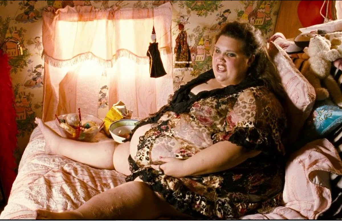 ashgallalla's tweet photo. The 2000s were a huge attempt to ridicule the "ugly slobby fat girl" archetype... which in my case had the opposite effect. https://t.co/HJv7j9dPYU