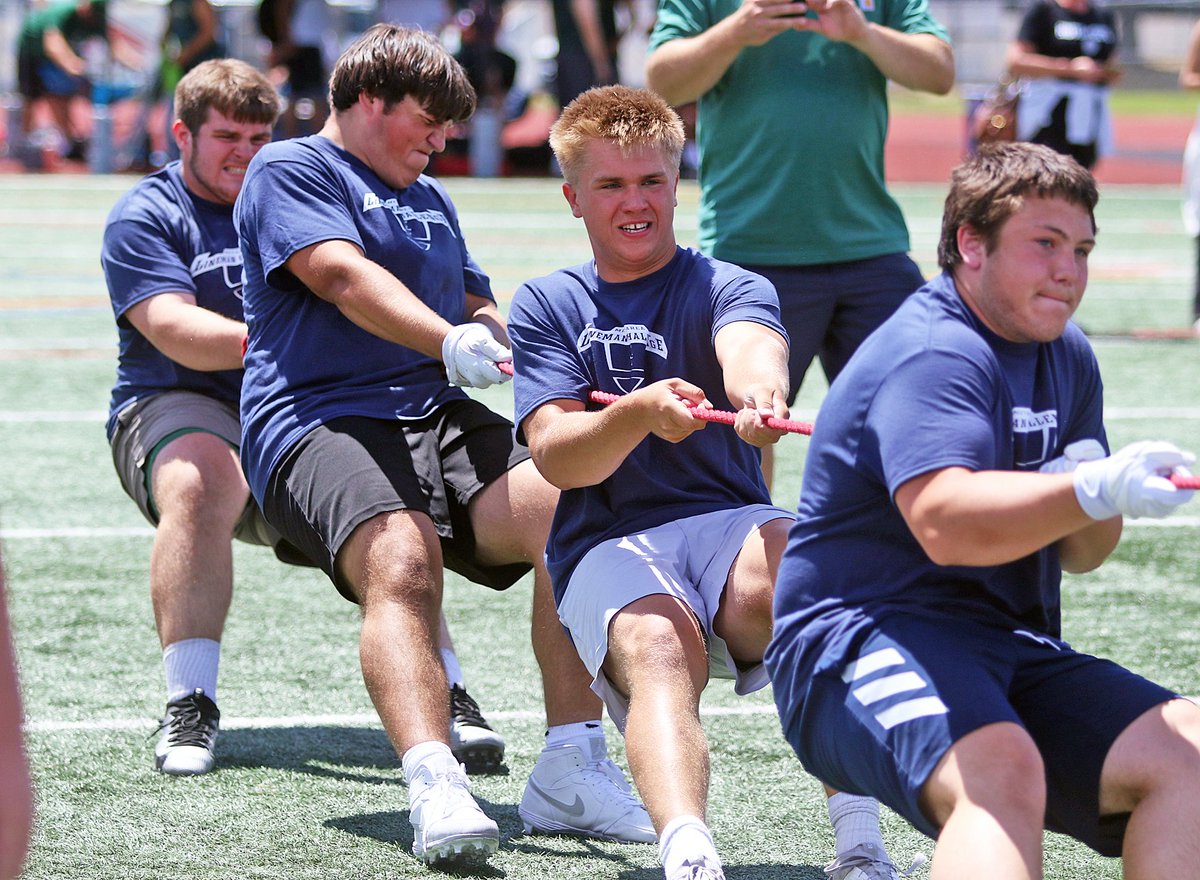 BroodSports's tweet photo. The Lake Oswego football lineman showed that they're ready to help the Lakers try to defend the Class 6A state crown they won last year by capturing the team title at the @Metro_Challenge. Read all about LO's impressive performance at the event here: https://t.co/vzlclEWger https://t.co/JcpCPrCM3D