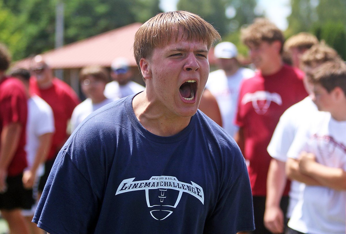 BroodSports's tweet photo. The Lake Oswego football lineman showed that they're ready to help the Lakers try to defend the Class 6A state crown they won last year by capturing the team title at the @Metro_Challenge. Read all about LO's impressive performance at the event here: https://t.co/vzlclEWger https://t.co/JcpCPrCM3D