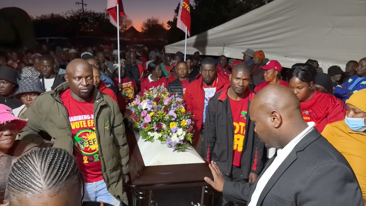 eff_madibeng's tweet photo. ♦️In Pictures ♦️
Leadership and groundforces welcome Fgtr Bodigelo at his home. https://t.co/TFivxA3vr4