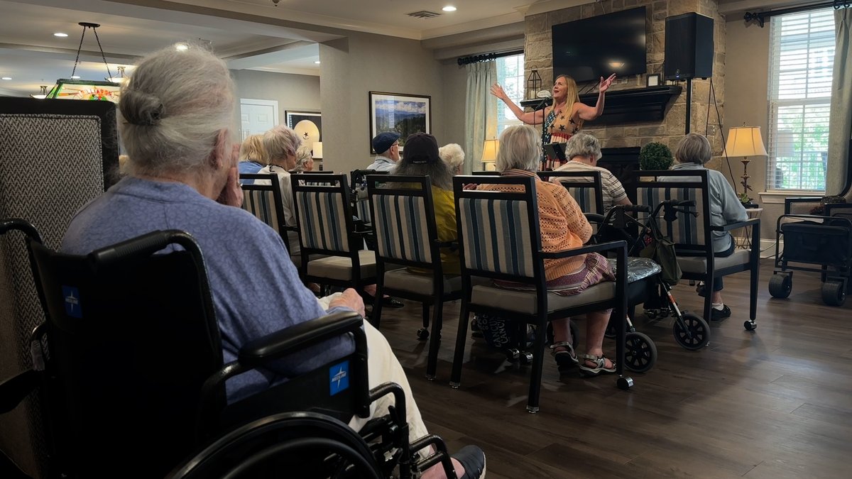 Queen_City_News's tweet photo. "It just brings a smile on their face." 🎤

Union County woman to compete in Karaoke World Championships in Las Vegas. Here's where she gets the best feedback: 

👉 https://t.co/hZBR6MRBfz | @AbsoluteLe https://t.co/GoZtrqwHEF