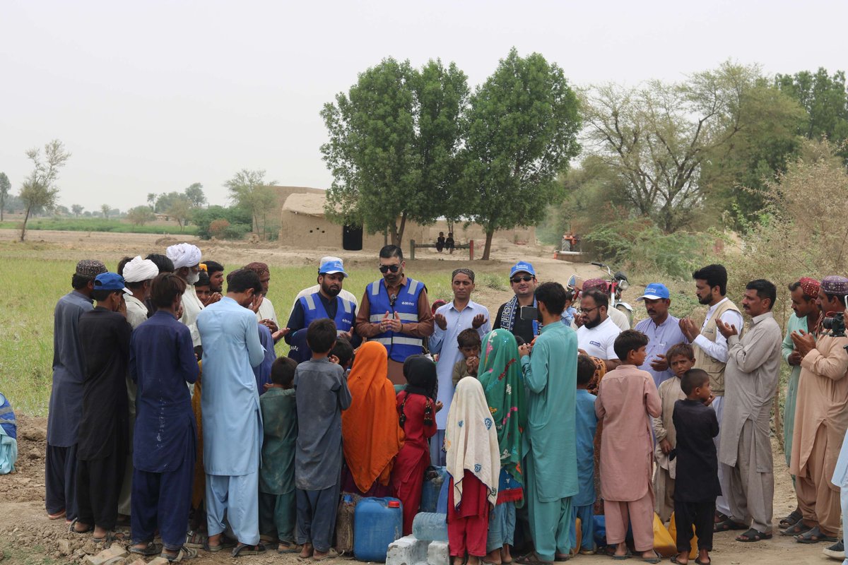 MinhajWelfareCA's tweet photo. 🌍 Raja Babar Hussain visited  MWF  projects South Punjab, including Rebuild Homes and Water for All, reaffirming our commitment to rebuilding lives and providing clean water.

🔗 https://t.co/swXQzxz0QV

#MWF #SouthPunjab #WaterForAll #RebuildHomes https://t.co/7VUXuu8pbX