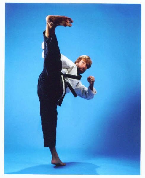 SamkaTanka's tweet photo. @faenoa This picture of Chuck Norris (God Rest his soul) https://t.co/J5qREJL3IF