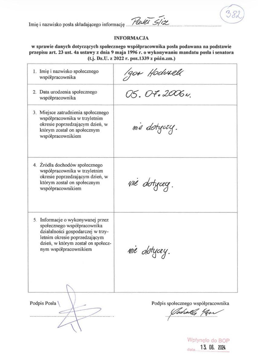 obserwujesobie's tweet photo. Panie pośle @SlizPawel jak to jest, że pana 20 letni asystent społeczny, załapuje się na fuchę za 31 tys. zł w pracach na rzecz komisji, której jest pan przewodniczącym? 
Wszystko niby na legalu, ale niesmak ogromny - nepotyzm i kolesiostwo. 
 Jestem przekonany, że wybory w 2027 mooocno pana zweryfikują.