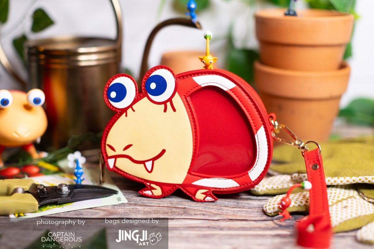 JingJiArt's tweet photo. The bags are FINALLY here! These have been in development hell for about a year. Finally got them in store. 3/4 photography done by @CaptDangerous64
#pikmin #bulborb #orangebulborb #pikminfanart https://t.co/0UGoBOiz4r