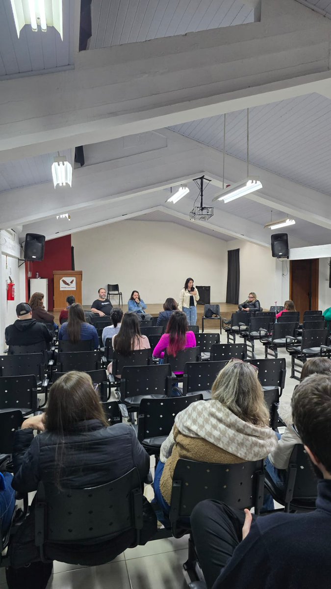 CPERSoficial's tweet photo. 🚙 No giro da direção do CPERS pelo estado nesta semana, muita luta pelos direitos de todas(os) as(os) educadoras(es) e resistência contra a sobrecarga de trabalho!

✊ Na terça-feira (21), as(os) diretoras(es) Juçara Borges, Sandra Santos, Vera Maria Lessês e Leandro Parise estiveram na Assembleia Legislativa do Rio Grande do Sul (ALRS) para discutir a PEC da Data-Base junto ao deputado Miguel Rossetto (PT) e demais sindicatos de servidoras(es).

📚 Já nesta sexta-feira (24), o diretor Elbe Belardinelli e a diretora Sandro Santos estiveram no 18° Núcleo (Santa Cruz do Sul), na EEEM Willy Carlos Frohlich, para conversar com a categoria sobre a sobrecarga de trabalho e outros temas relevantes para as(os) educadoras(es).

➡️ Confira as fotos!