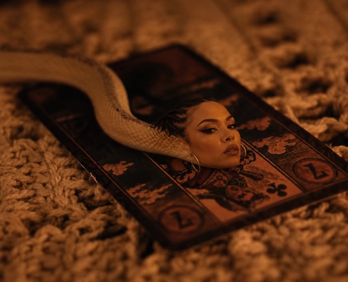 elissonkds's tweet photo. “olho grande cobiçando tua cadeira, inveja” 
(essa sim é uma arte feita por Inteligência Artificial meu amor)

#equilibrium #anitta https://t.co/XPaW8YisGL