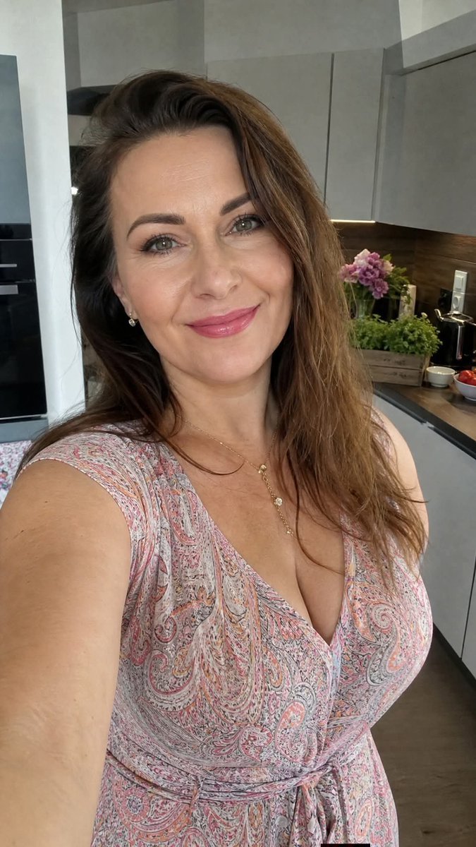 AnikaGraced4's tweet photo. I’m 52 years old , You probably won’t greet me because of my age.?? https://t.co/FhspwwLzYc