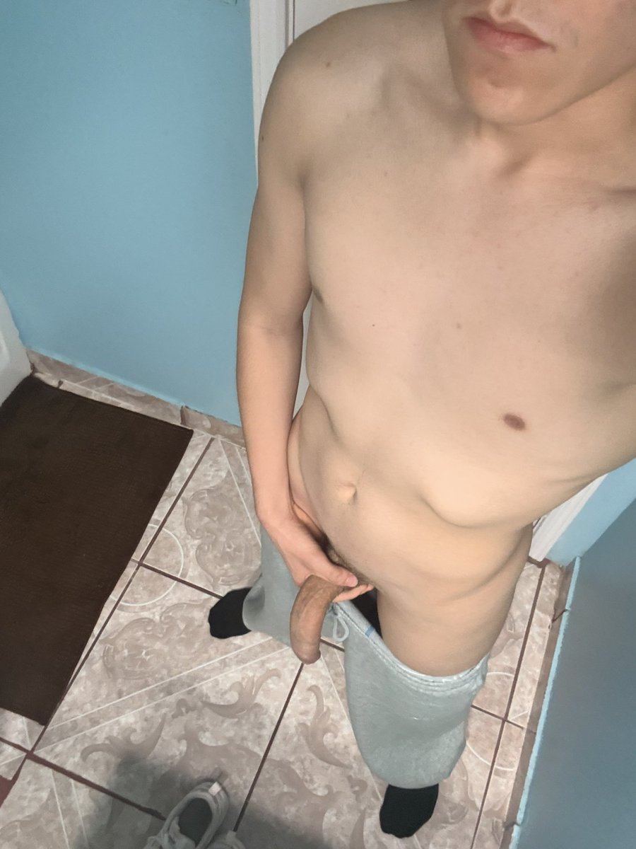 R1c00ED's tweet photo. The things I’ll do to get a bf or a friend with benefit with fat, thick, juicy, and delicious ass is insane. Like suffocate me with that ass 😩😩😩 https://t.co/3CxZcgBiJG