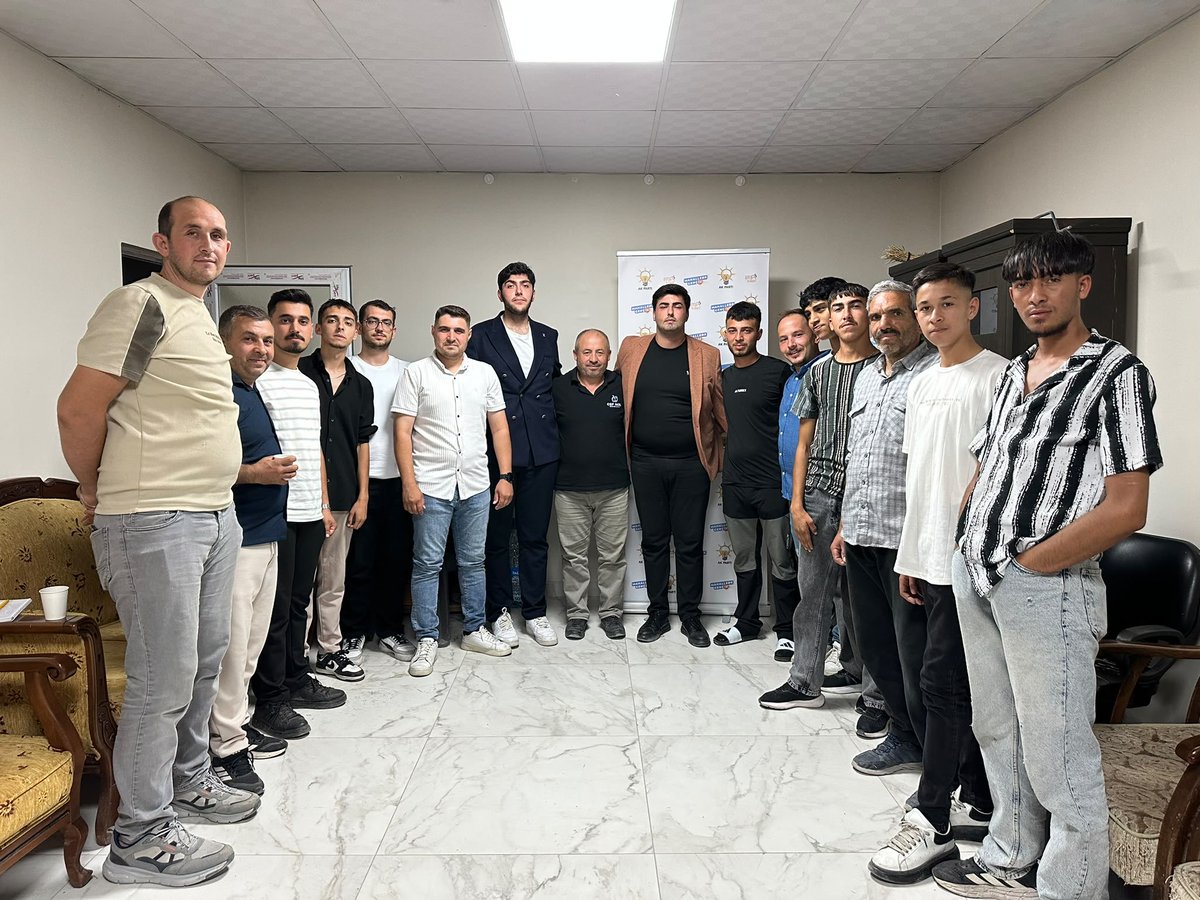akgenclikmeram's tweet photo. Bugün Ali Ulvi Kurucu Mahallemizi ziyaret ederek Mahallede Genciz programımızı gerçekleştirdik.
Genç kardeşlerimizle bir araya gelerek talep, öneri ve sorunlarını dinledik; çözüm noktasında istişarelerde bulunduk. https://t.co/QvqakmDYbR