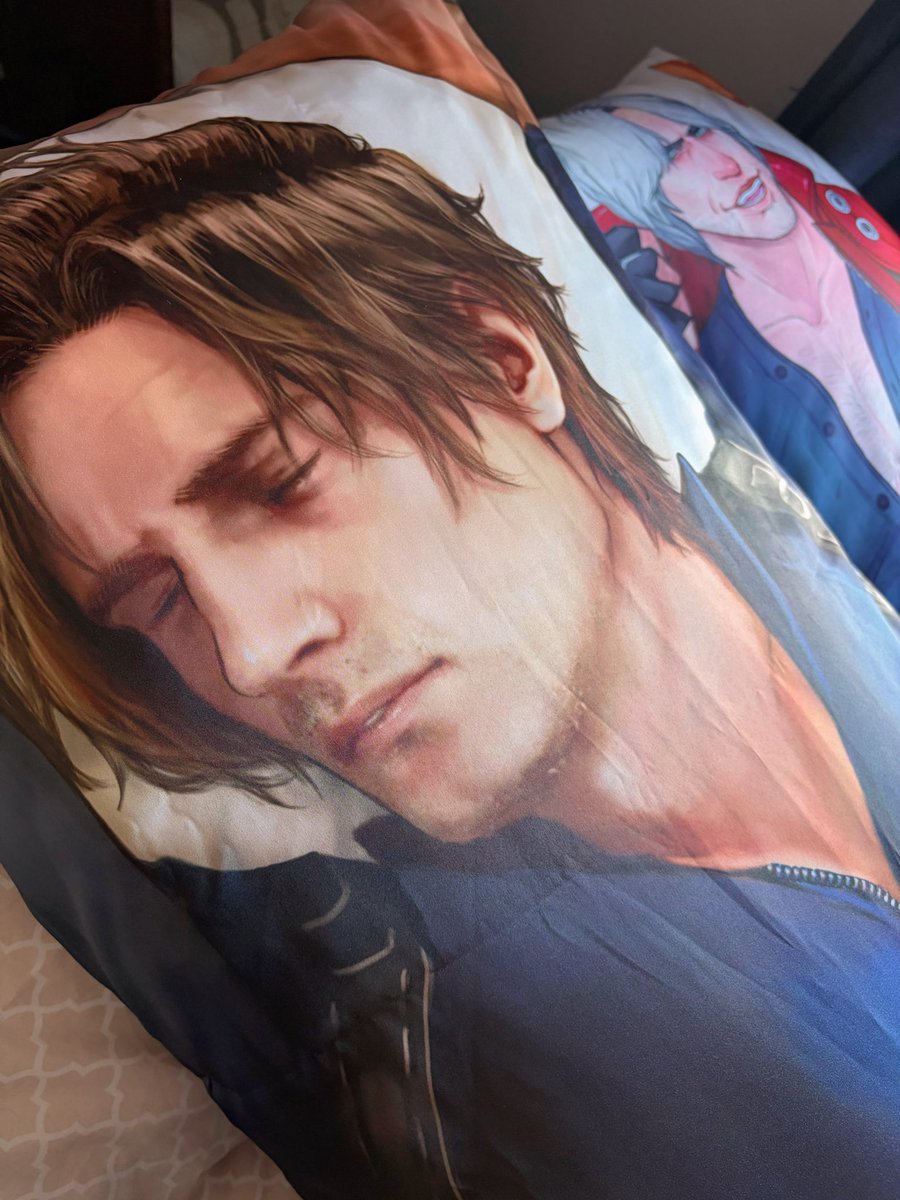 danteIeon's tweet photo. wehhhh lore accurate bedroom…. where will i sleep tonight (first world problems) 😇❤️💙 https://t.co/n3Gos5ewyL