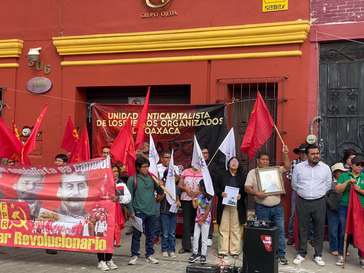 laminuta's tweet photo. Ante crímenes contra activistas y periodistas la lucha por la justicia será en las calles: Frente Popular Revolucionario #FPR

https://t.co/SQhDv1vJLW https://t.co/cSUndqx3ey