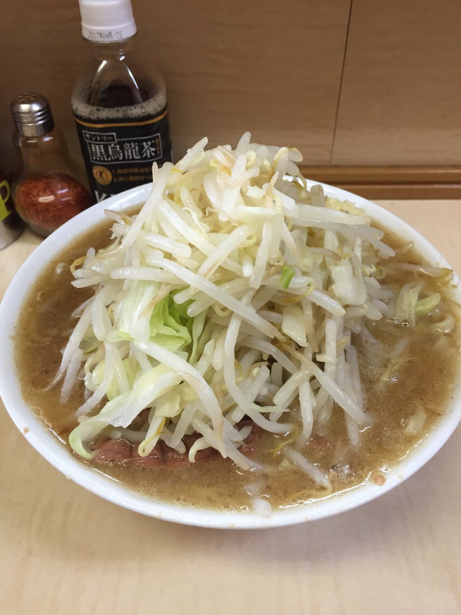 moruo_hsfr's tweet photo. 5時に行ったけど間に合わなかった。
色々なものを失ったけど、土曜のルーティーンのこのお店まで失うとちょっとこたえますね。変わらない風景がすごく居心地が良かったです。
10年以上通ったお店はここしかない。
おやじさん、おかあさん、本当にありがとうございました。
#ラーメン二郎京成大久保 https://t.co/ZokZBebMXS