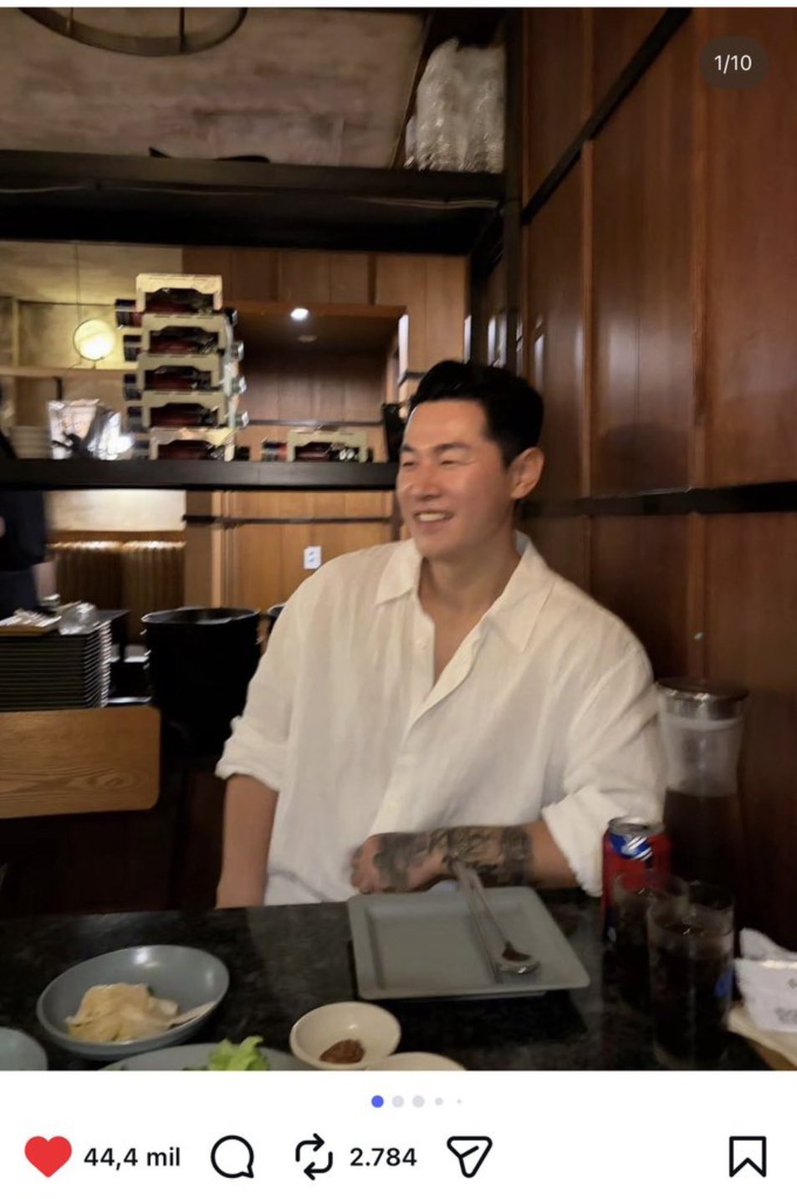 ikooquitto's tweet photo. mr lee é TATUADO?  nossa bts …………. será que pode abrir fanclub pro guarda de vocês? https://t.co/rvzAAf2064