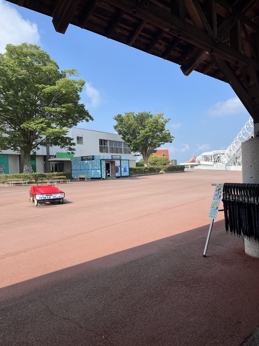 jcsc_0318's tweet photo. おはようございます☀️
本日の営業時間は
9時～17時です
8/31まで無休営業です

今朝も酷暑です🥹熱中症対策お願いします。日傘の用意もあります。
夏休み最初の土曜日ですね
水遊び広場は9時半から営業します🐳水遊びイベントあります

孫🈹や15時からパス半額を実施します。HPでクーポン取得できます https://t.co/aQqXtG4hbk