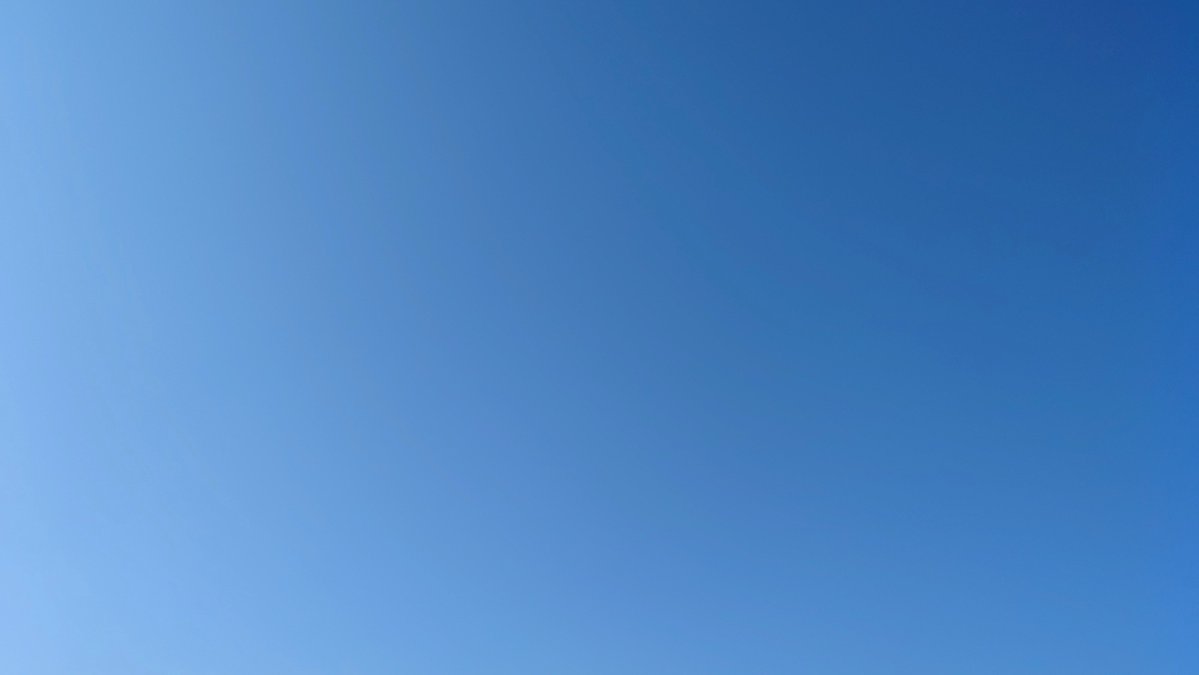 _hero_street_'s tweet photo. おはようございます。
朝から日差しが強く青空が眩しい朝です。
今日も暑さが厳しくなりますが、昼以降雲が出て少し不安定になるようです。
目覚ましを聞き逃し、二度寝をかました結果ギリギリな時間に目覚めました。
今日は夜まで長丁場なので、省エネモードでどうにか乗り切っていきたいと思います。 https://t.co/0mRSry1KzR