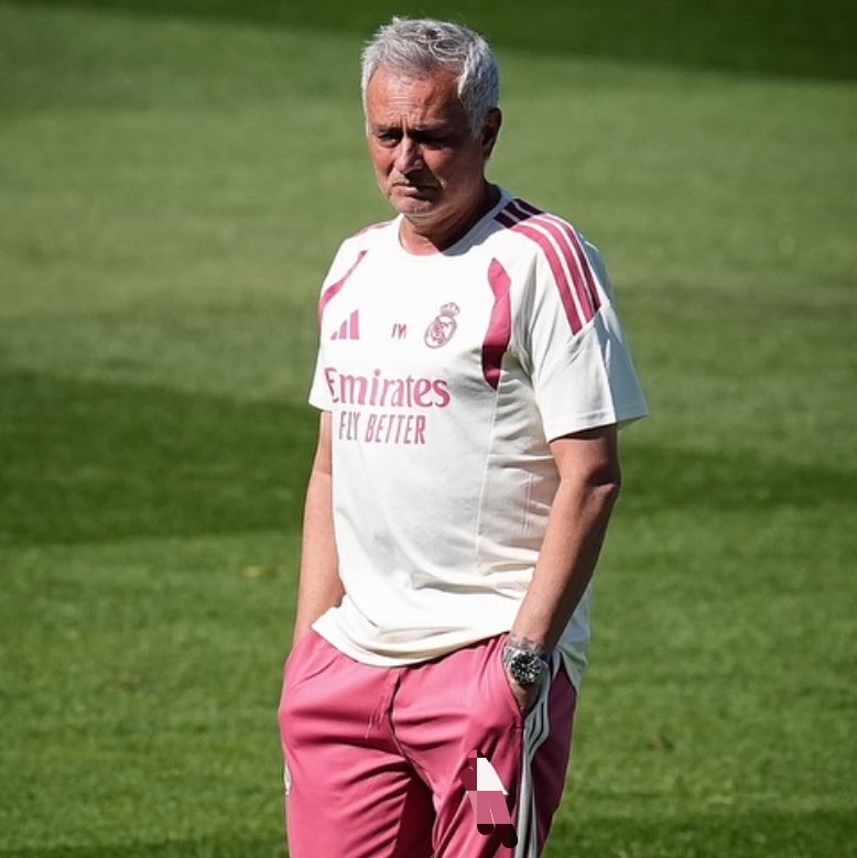 UtdplugF8's tweet photo. The season haven’t even started yet Jose Mourinho has started crying 😭 😂

Pray for Real Madrid. https://t.co/u9yqk763R9