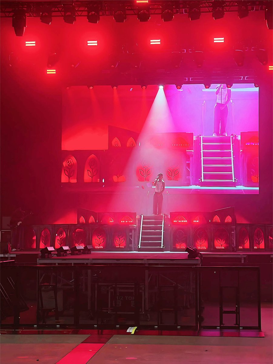 Elozino__'s tweet photo. Wizkid sound check 🦅 https://t.co/y5LznukjCE