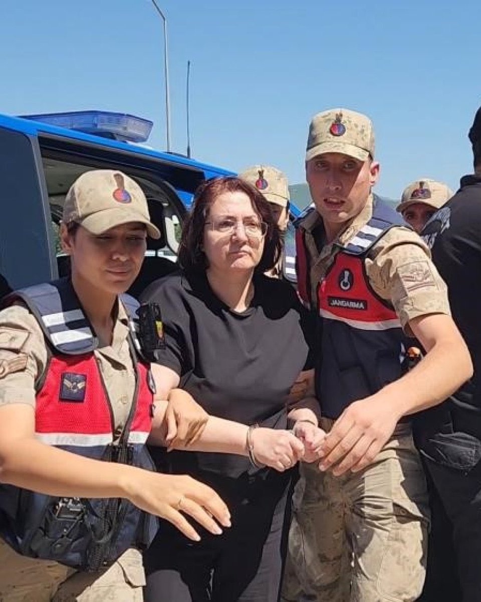 asayisberkemal0's tweet photo. Gülistan Doku soruşturması kapsamında eski Vali Tuncay Sonel'in eşi Handan Sonel tutuklandı. https://t.co/D9cGnt0qUj