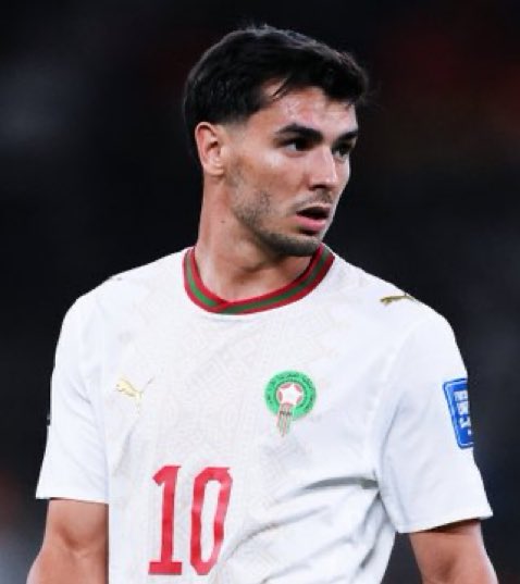 theMadridZone's tweet photo. 🚨🚨💣 BREAKING: Real Madrid want a RW incase Brahim Díaz LEAVES.

Brahim wants to STAY but the club is trying to sign YAN DIOMANDE. @David_Ornstein @MarioCortegana https://t.co/lfK3lmiSqz