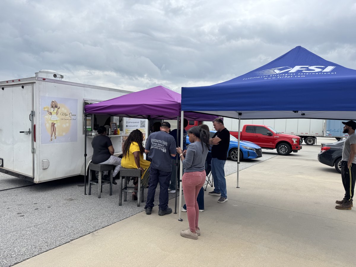 FSI_Delivers's tweet photo. Another great food truck for the employees today. Lots of great Mac &amp; Cheese options! https://t.co/CSGnSSG0cz