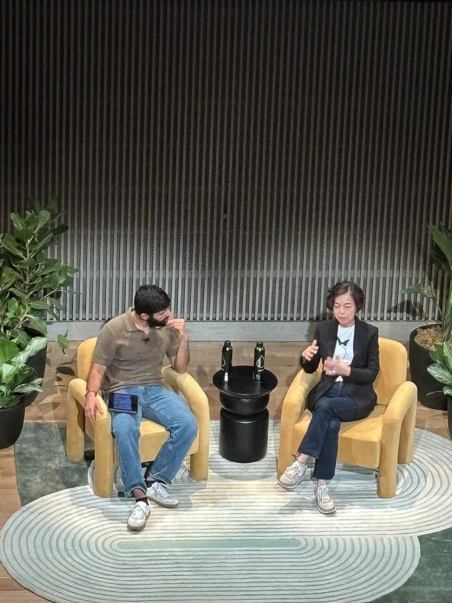 Sethu_Chandra_'s tweet photo. Seeing the goat irl @drfeifei 🙏🏽 https://t.co/4mJPGwUGHg