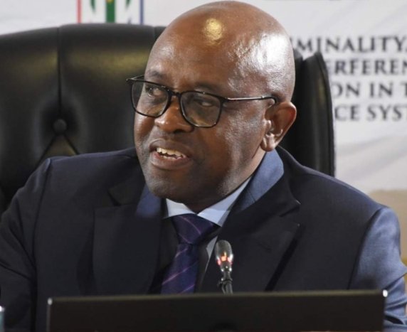 gpmdaviva's tweet photo. Cyril Ramaphosa established the Zondo Commission. Nothing happened. Cyril Ramaphosa established the Madlanga Commission. Still nothing will happen because they have strict instructions not to call Morgan Maumela.. 
Nothing will happen to anyone after Madlanga, CR is in charge https://t.co/tBtD3p60wY
