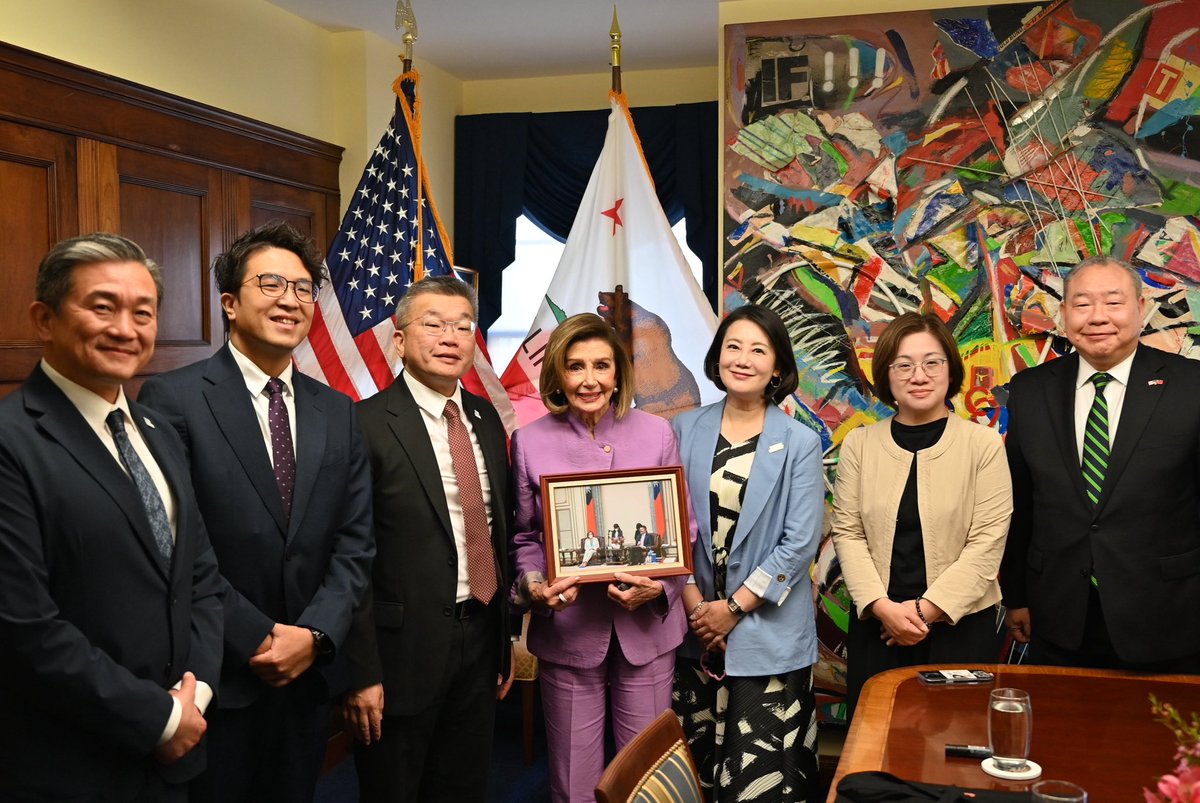 SpeakerPelosi's tweet photo. It was a pleasure to welcome Chih-Chang Tsai and members of Taiwan's Democratic Progressive Party delegation to discuss the security challenges facing Taiwan.

America remains committed to supporting democracy in Taiwan and standing with all who value freedom. https://t.co/xdrvMttScv