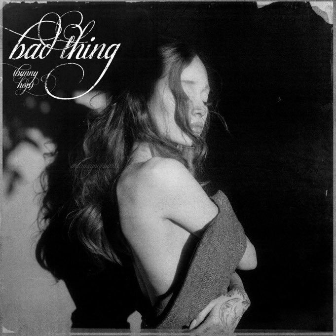 ArianaGonCharts's tweet photo. Segundo insider do ATRL, “bad thing (bunny hop)” é uma faixa pop-rock. https://t.co/3rW43wBvER