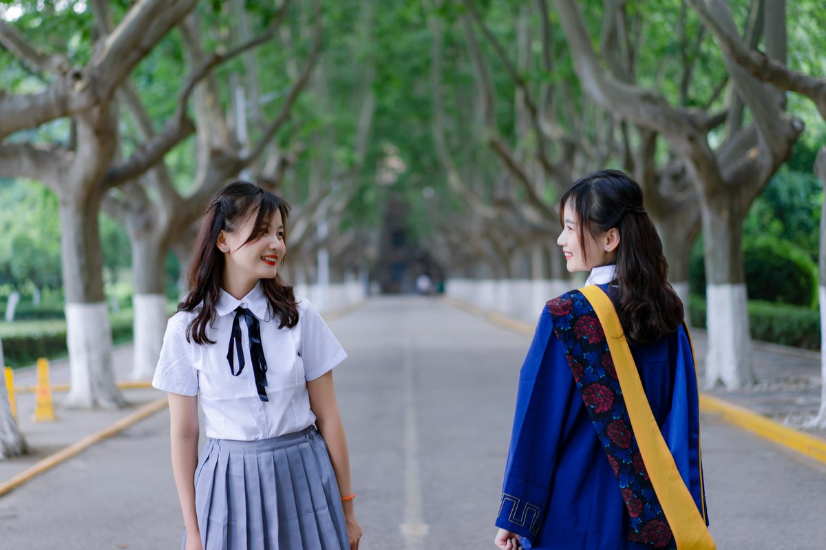 ErnestTess85945's tweet photo. Last walk through campus with the squad, caps and gowns in tow—new chapters start here. https://t.co/sPj3BYlRno