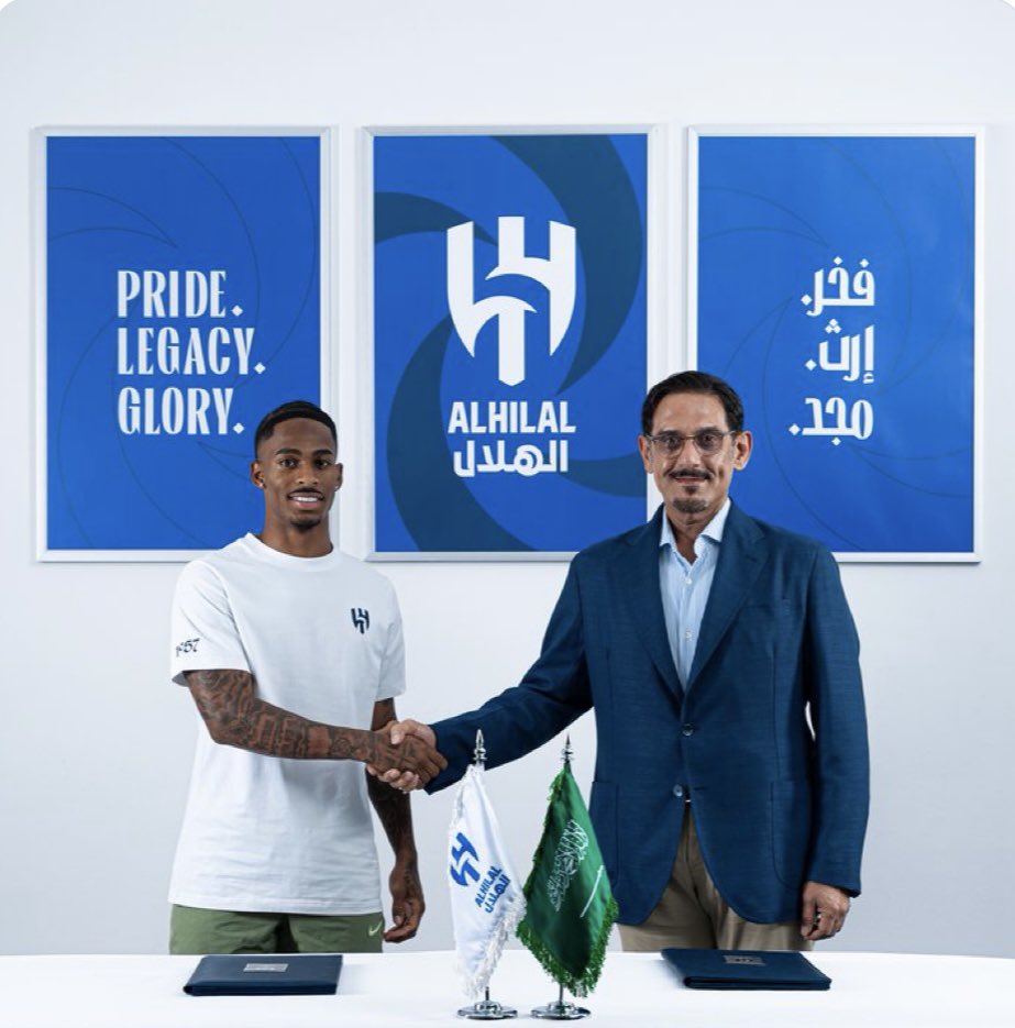 DMalammar's tweet photo. ⚽️ سامرفيل

💙 صفقة تحمل الكثير من الطموح قبل أن تحمل اسمًا جديدًا.
الهلال يواصل الاستثمار في الجودة، ويعزز مشروعه بعناصر قادرة على صناعة الفارق، بإعلانه التعاقد مع كريسينسيو سامرفيل بعقد يمتد لأربع سنوات.
أربع سنوات من التحدي… والجماهير تنتظر أن تتحول التوقيعات إلى بطولات. 🏆💙

#الهلال
#الزعيم
#كريسينسيو_سامرفيل
