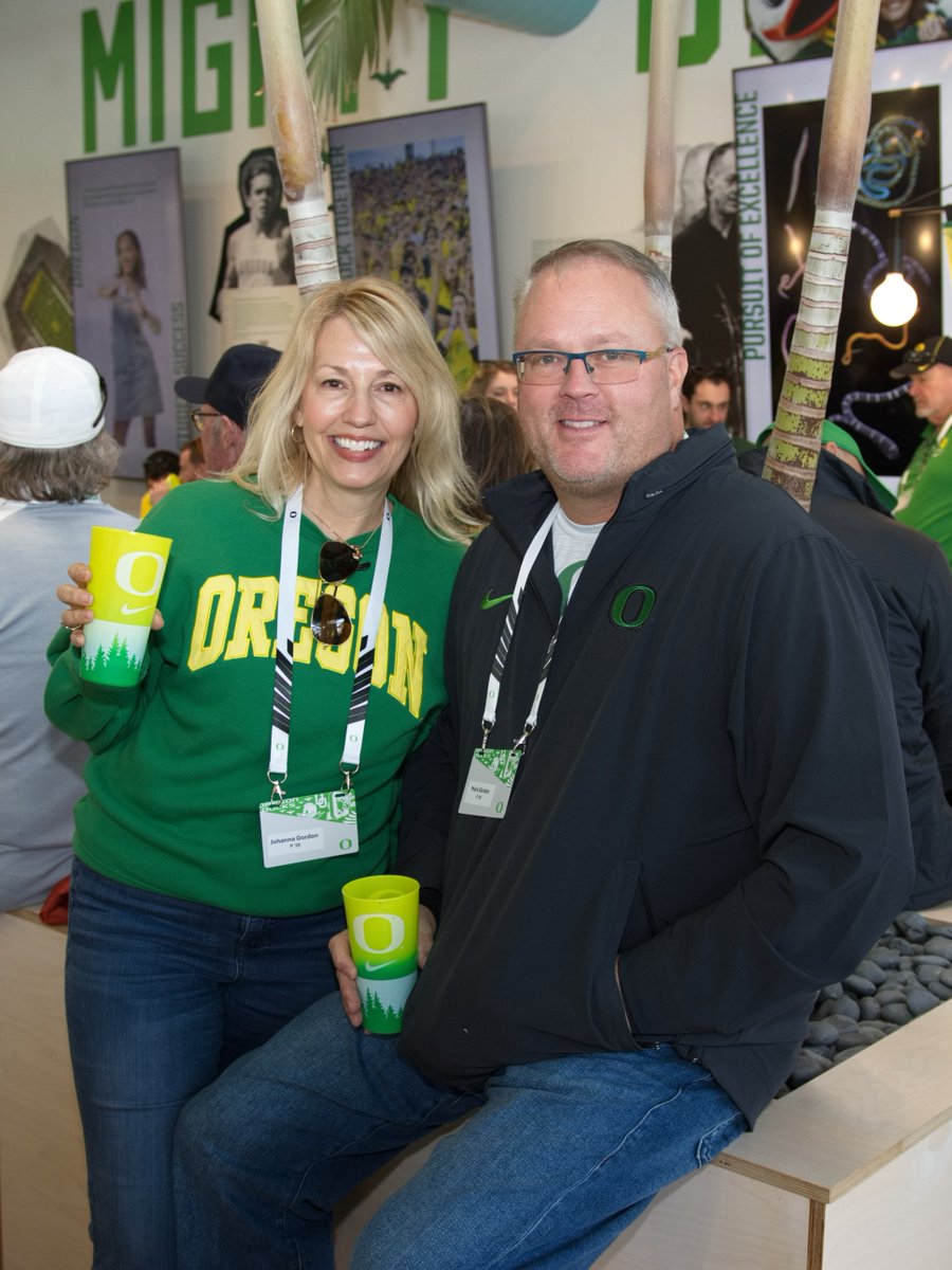 UOAlumni's tweet photo. Join us for the Mighty Oregon Tailgate, Saturday, September 26 in LA before the Ducks take on the Trojans!

Enjoy food, drinks, and endless 💚 green and yellow 💛 spirit when we cheer the Ducks to victory together!

Register here: https://t.co/8MKrbeo3ja https://t.co/bc1wtzhmwo