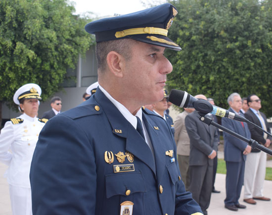 ESCOFFAA_Peru's tweet photo. Conmemoramos el 85.º aniversario de la inmolación del capitán FAP José Quiñones y el Día de la Fuerza Aérea del Perú, con la ceremonia de izamiento del Pabellón Nacional y una ofrenda floral en honor a su legado de honor, valor y servicio a la patria. https://t.co/lMLOWUMiZu https://t.co/7z5xYoVgKa