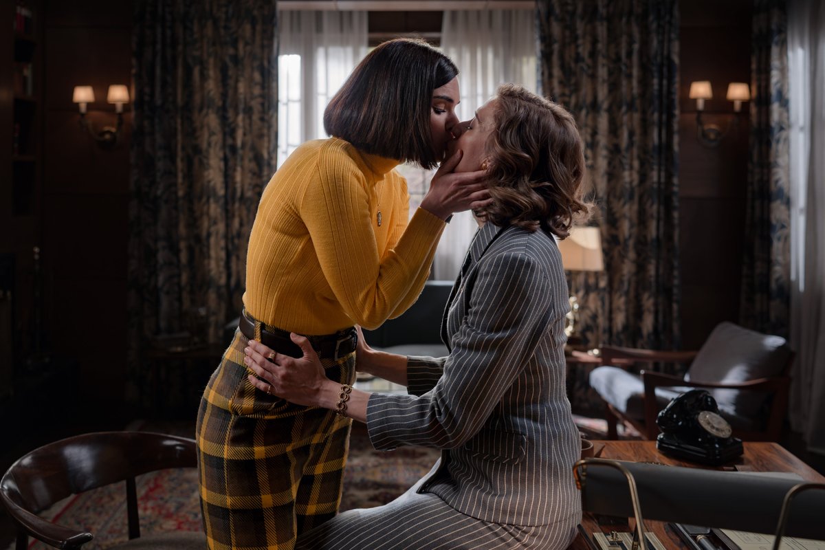 LunesSeriefilos's tweet photo. 💋👩‍❤️‍💋‍👩 https://t.co/B9sV2XclHH