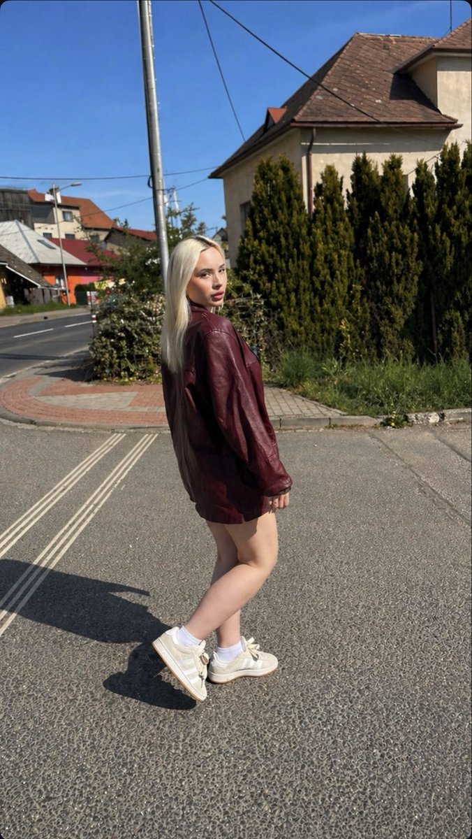 SarahNoirx's tweet photo. wanna going for walk with me?🤭 https://t.co/hIWjmI9GH0