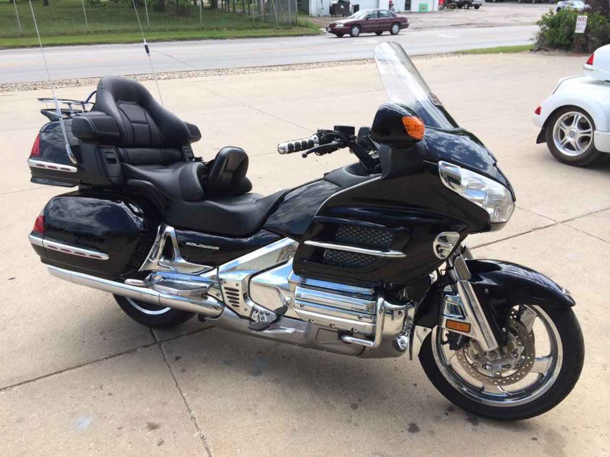 Moto_History's tweet photo. The Honda Gold Wing is considered one of the best touring motorcycles ever made. The 2001 through 2017 model is at the top.  #honda  #touringmotorcycles  #goldwing  #japanesemotorcycles  #allthingsmotorcycles  #motorcycleengineering https://t.co/nEfPSkZTma