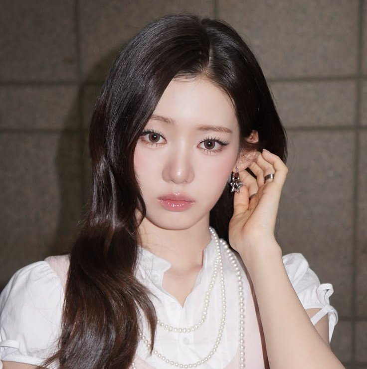 kpoppredictins's tweet photo. Rora might become Miu Miu's brand ambassador. (?) https://t.co/tBsFMmDiiT