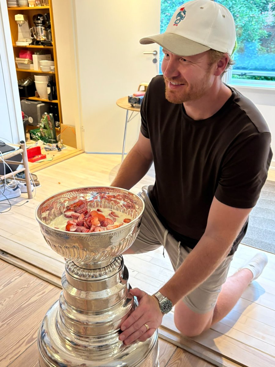 puckdrop's tweet photo. I’ve never seen him happier 😭😭😭 https://t.co/xjSzV0htdn