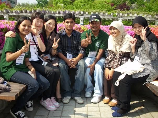 ImranHBhuiyan's tweet photo. I presented my first paper at an International Conference titled the “World Civic Youth Forum 2009” in South Korea! At that time, I was a first-year undergraduate student at the University of Dhaka (Bangladesh). The conference was held in May 2009 at Kyung Hee University, Seoul! https://t.co/iGcmn6pc9I