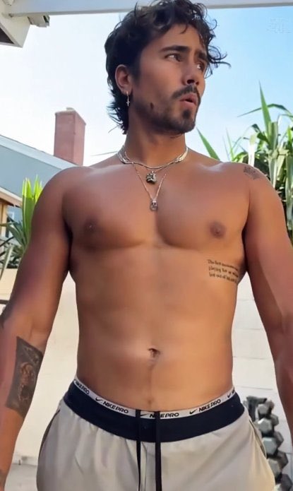Thedudeshub's tweet photo. be honest, do you find michael cimino attractive? https://t.co/AD39eCYitM