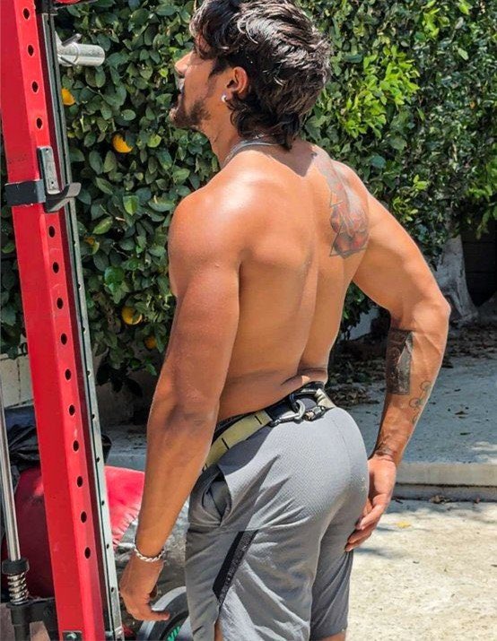 Thedudeshub's tweet photo. be honest, do you find michael cimino attractive? https://t.co/AD39eCYitM
