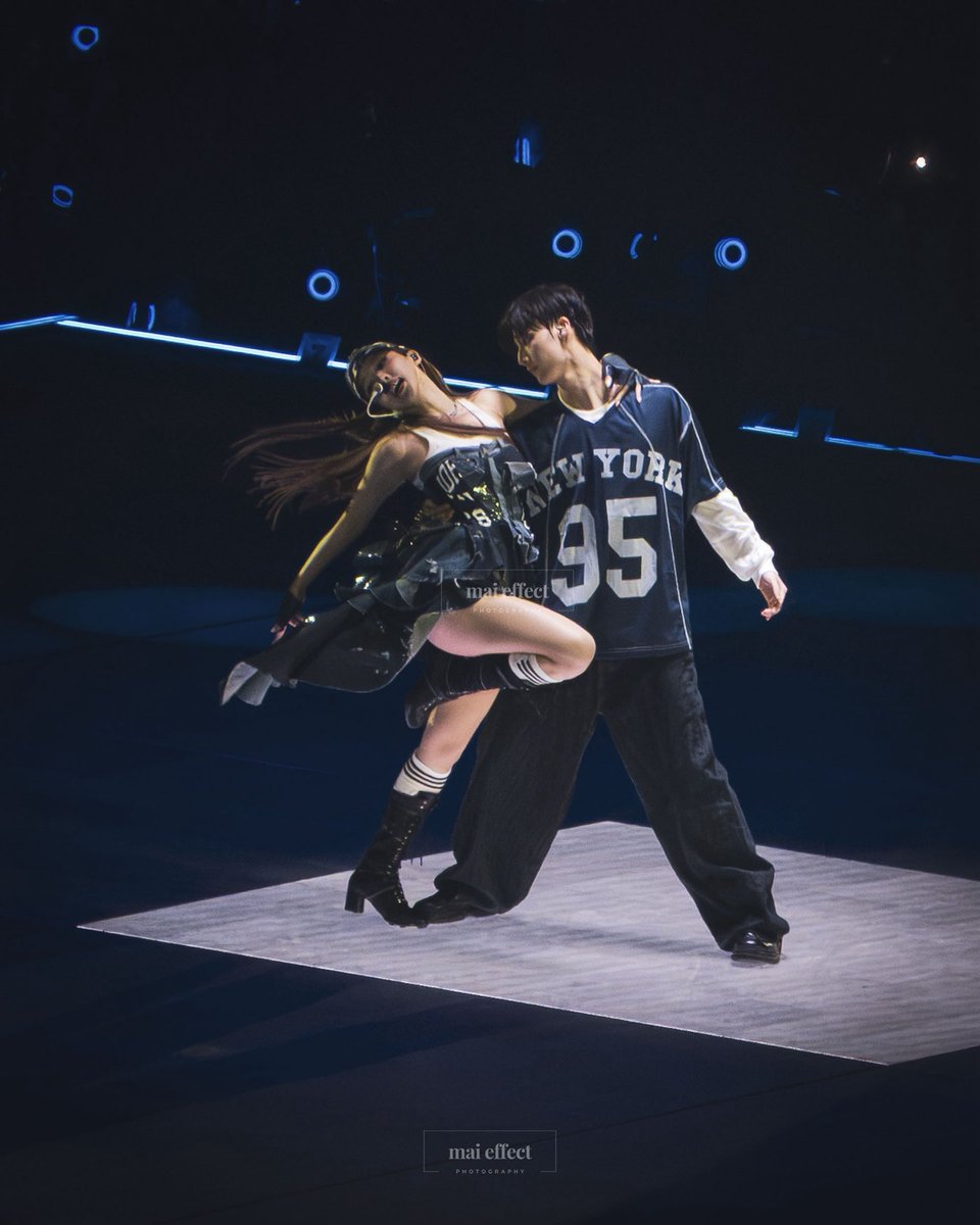 mai_effect's tweet photo. I can’t believe nayeon saw this photo I took!! I guess my hard work doesn’t go to waste 🥹🩵 

#nayeon #twicenayeon #twice #ABCD #TWICE_THIS_IS_FOR_WORLD_TOUR_FINALE_IN_SEOUL https://t.co/CchMLSPoIV