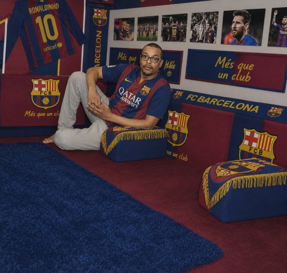 Cule3O4's tweet photo. الشكل التخيلي للي يتابع وديات برشلونة https://t.co/BIlZoedkW9