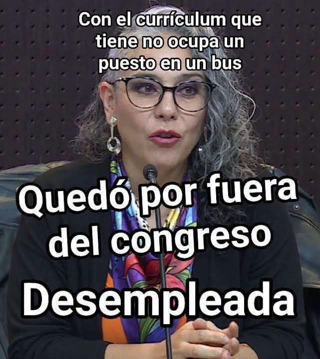lupamic71's tweet photo. En que la ponemos a trabajar? Empiezo yo, de maquilladora a ver si mejora un tris apariencia d chirrete. Los leo https://t.co/B5p1QjTNwL