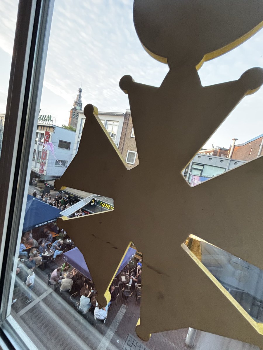 BijmansJohn's tweet photo. Ik kan niet anders zeggen, de Vierdaagsefeesten en de @4daagsenijmegen weer top. Vijf dagen een geweldig feestje gevierd met vrienden en veel anderen. Nu een weekend nodig om ff bij te tanken…..op naar volgend jaar 🎉! #Nijmegen #4daagsenijmegen #vierdaagsefeesten #feesten https://t.co/4a2bemg4Xb