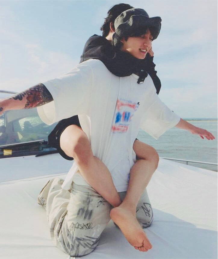 pjmitmuse's tweet photo. 🐬🐚🌊🌴🏄🏻‍♂️🛥️💦🏝️🫧⛅️🏄🏻🐟🛥️🌊☁️ https://t.co/FYwZM87swV