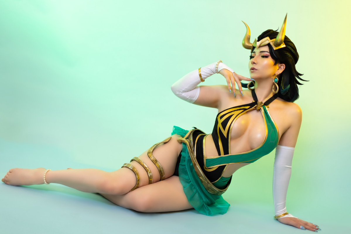AkemikunCosplay's tweet photo. Bring on the chaos 🐊💛 #ladyloki #MarvelRivals https://t.co/Zz0ibk2V4k